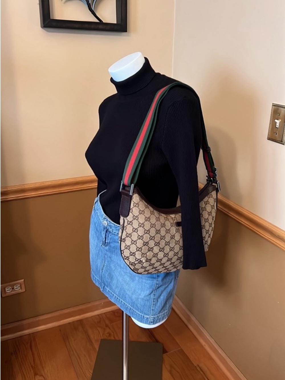 Gucci Beige Brown Monogram Crossbody with Green & Red Web Strap - Picture 3 of 16